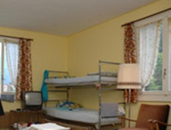 Funny Farm Backpackers Vandrarhem Unterseen Exteriör bild